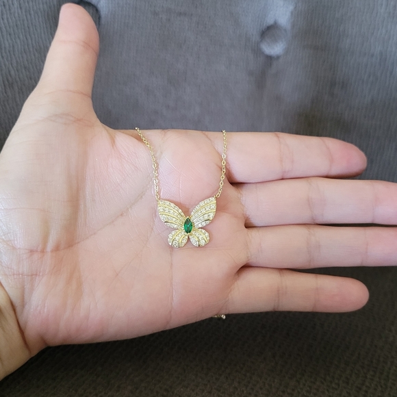 ✨️HP✨️ Mia Sarine Stationary Butterfly🦋 Necklace - Picture 8 of 16